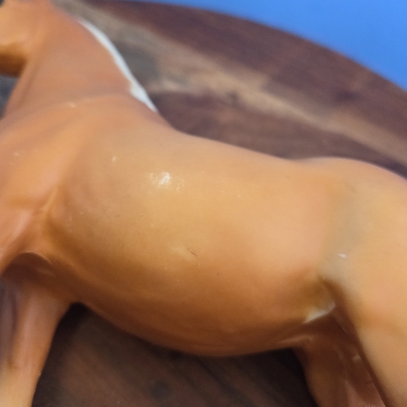 Breyer 1836 Ideal Series - Palomino Geronimo 2022 RETIRED - Picture 3 of 12